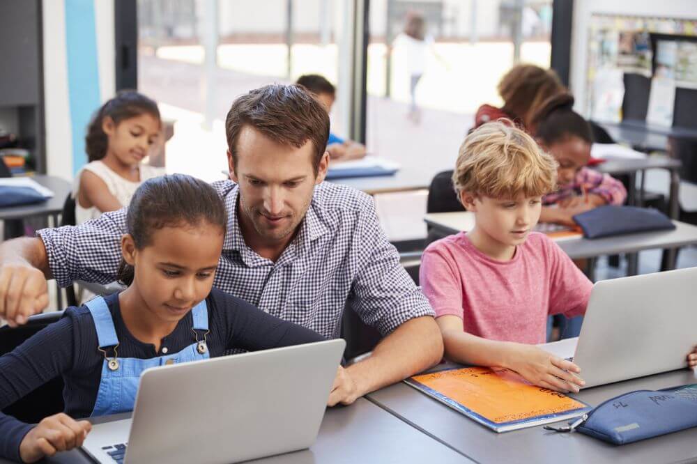 uploads/684528b59fab9educational-technology.jpg